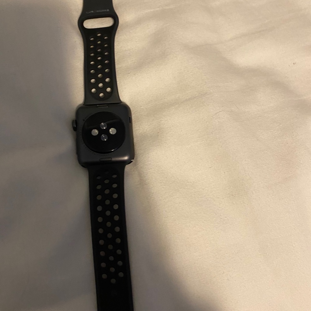 Apple Watch - Picture 2 of 2